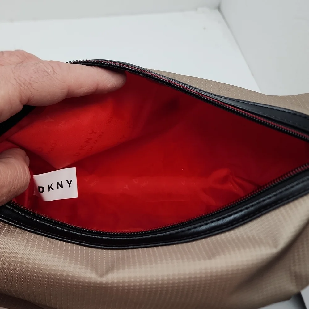 DKNY TOILETRY TRAVEL BAG